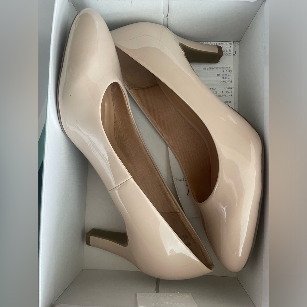 Abella True comfort Galaxy Heels. Taupe size 9W brand new